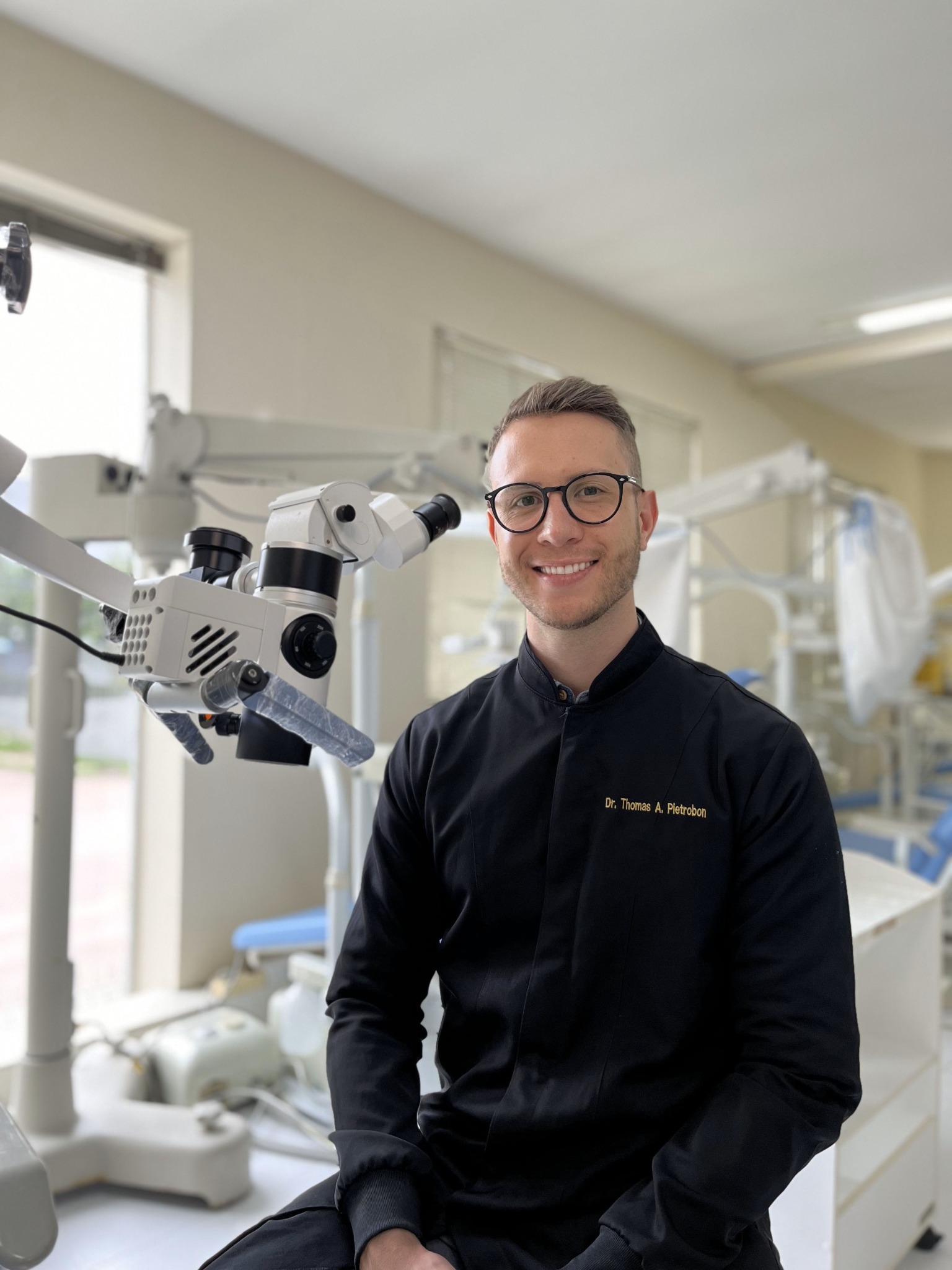 Dr. Thomas Pietrobon, cirurgião-dentista